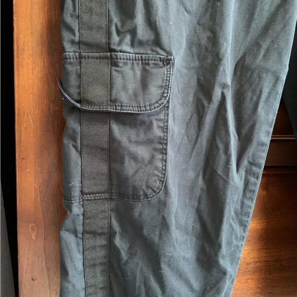 WHITE HOUSE BLACK MARKET - Cargo Capris - Picture 6 of 11